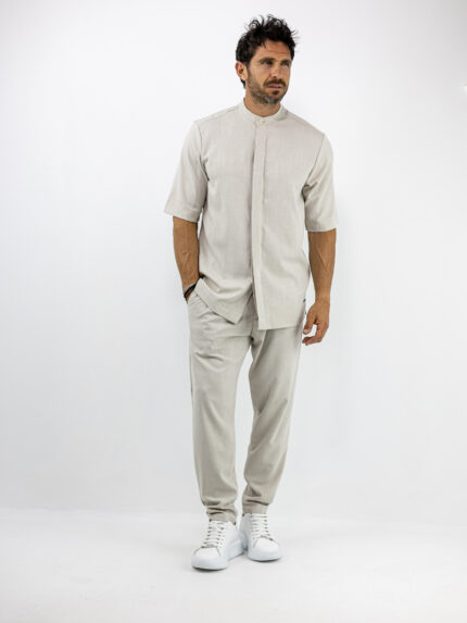 Παντελόνι Jogger Loose Fit με Λάστιχο Πίσω & Πουκάμισο Regular Fit Μάο Με Κρυφή Πατιλέτα Μπέζ