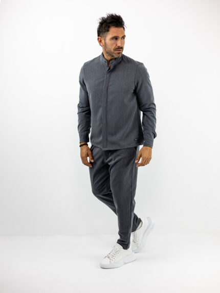 Παντελόνι Jogger Loose Fit με Λάστιχο Πίσω & Πουκάμισο Regular Fit Μάο Με Κρυφή Πατιλέτα Γκρί