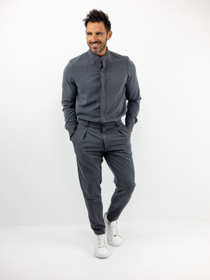 Παντελόνι Jogger Loose Fit με Λάστιχο Πίσω & Πουκάμισο Regular Fit Μάο Με Κρυφή Πατιλέτα Γκρϊ