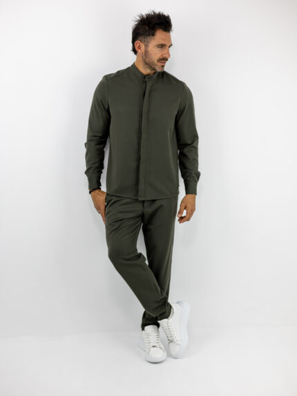 Παντελόνι Jogger Loose Fit με Λάστιχο Πίσω & Πουκάμισο Regular Fit Μάο Με Κρυφή Πατιλέτα Λαδί