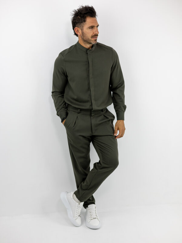 Παντελόνι Jogger Loose Fit με Λάστιχο Πίσω & Πουκάμισο Regular Fit Μάο Με Κρυφή Πατιλέτα Λαδί