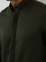 Παντελόνι Jogger Loose Fit με Λάστιχο Πίσω & Πουκάμισο Regular Fit Μάο Με Κρυφή Πατιλέτα Λαδί