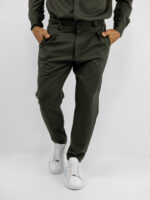 Παντελόνι Jogger Loose Fit με Λάστιχο Πίσω & Πουκάμισο Regular Fit Μάο Με Κρυφή Πατιλέτα Λαδί