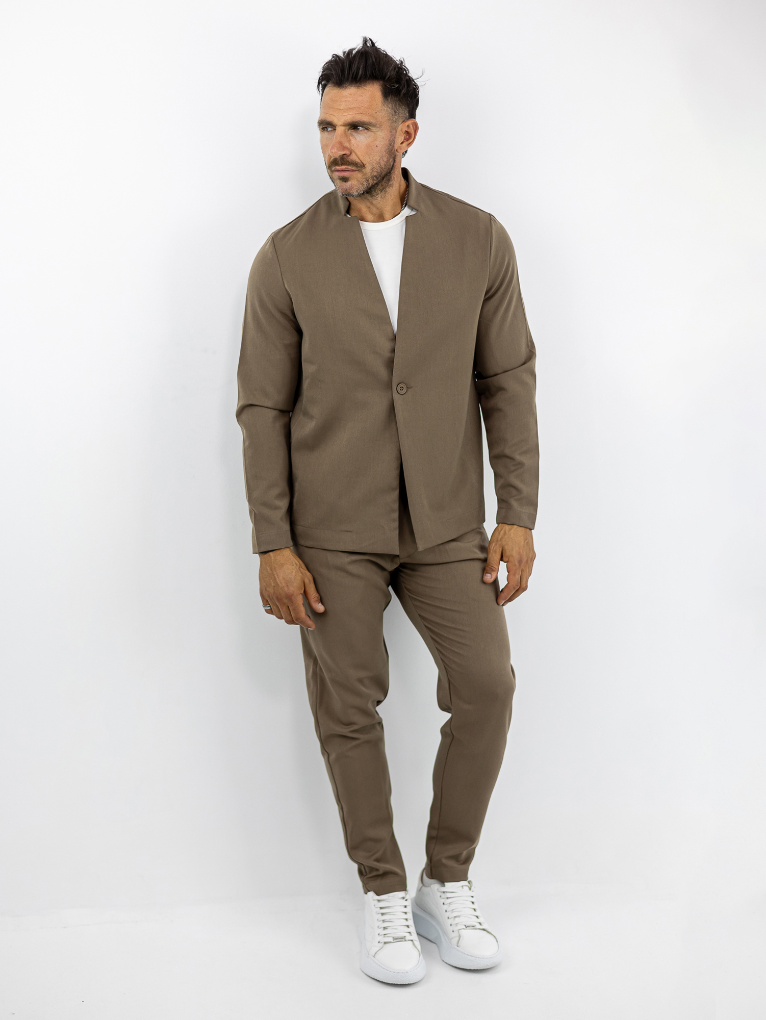 SET_HACKER_140075_KAFE_01.jpg Σακάκι Regular Fit Μονόκουμπο & Παντελόνι Jogger Loose Fit Καφέ