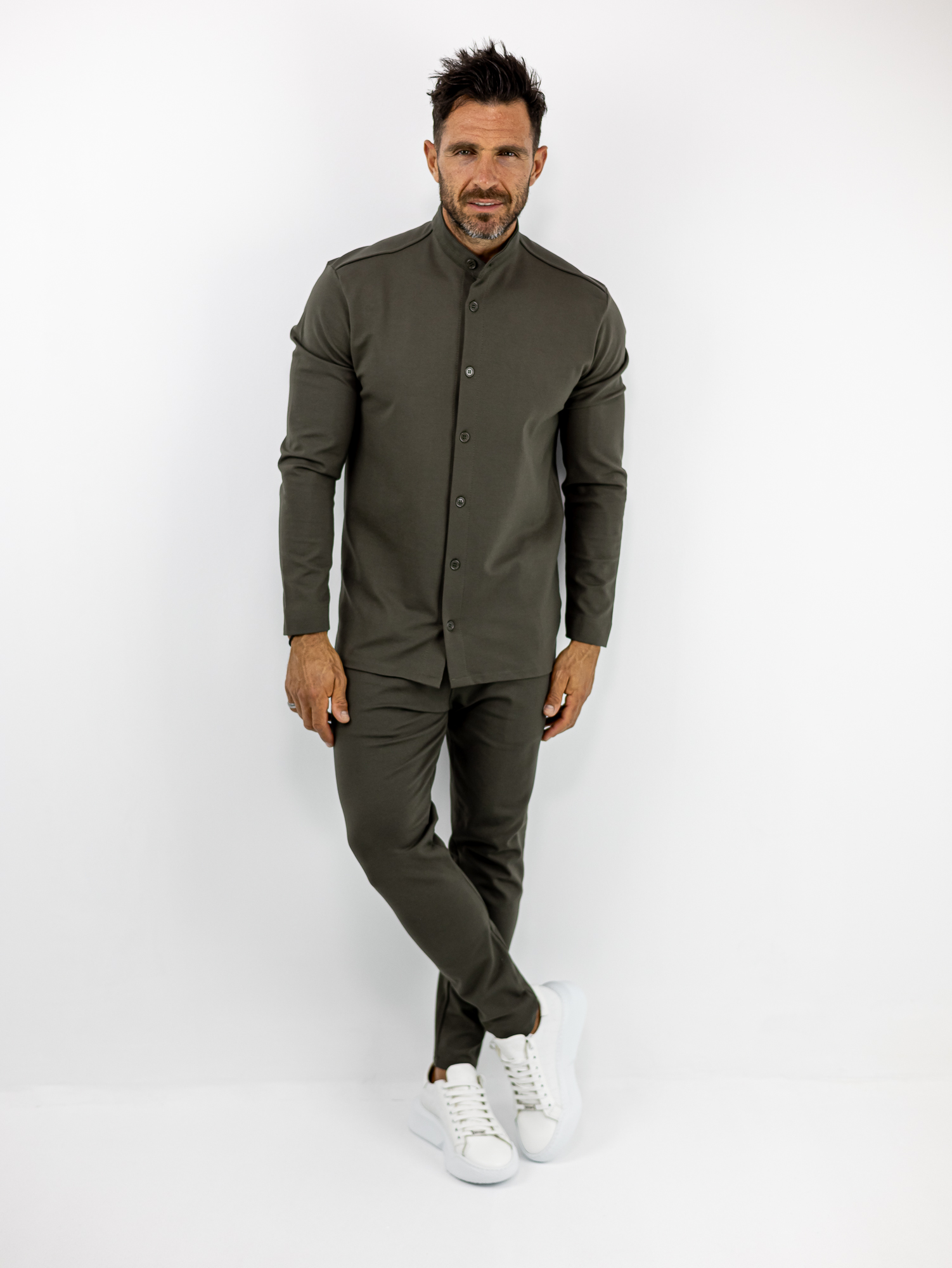 SET_RECKLESS_140021_LADI_01.jpg Παντελόνι Jogger Loose FIt & Πουκάμισο Μάο Γιακά Regular Fit Λαδί