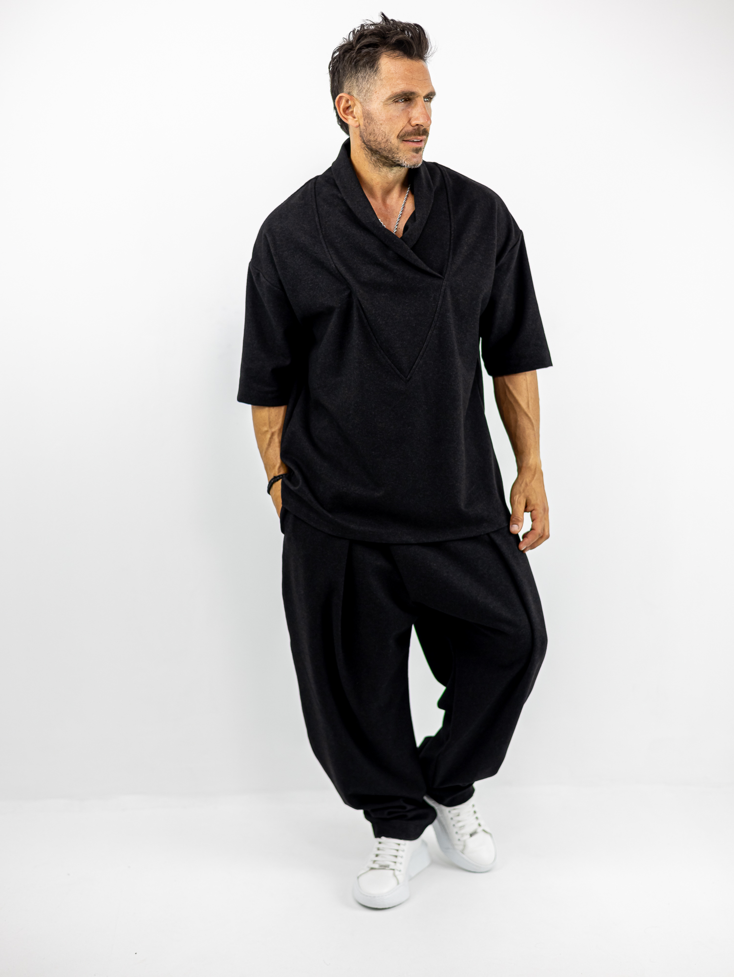 SET_TWINBLACK_140163_MAURO_01-1.jpg T-shirt Oversized Με Γιακά 3/4 Μανίκι & Παντελόνι Baggy Με Πιέτα Μαύρο